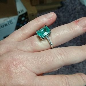 Huge sparkly green gemstone silver ring US8